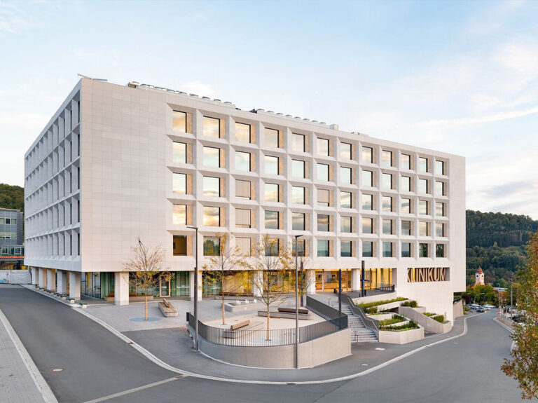 Klinikum, Kulmbach, DE — referenčni objekt ELTEAM GROUP